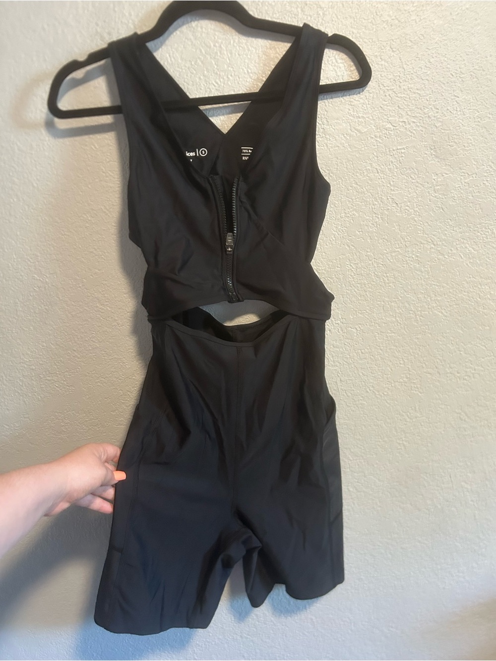 Outdoor voices SplashKnit 6" Bodysuit in black ASO Hailey
Bieber - Picture 5 of 10